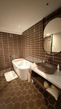 很寬敞舒適的衛浴空間