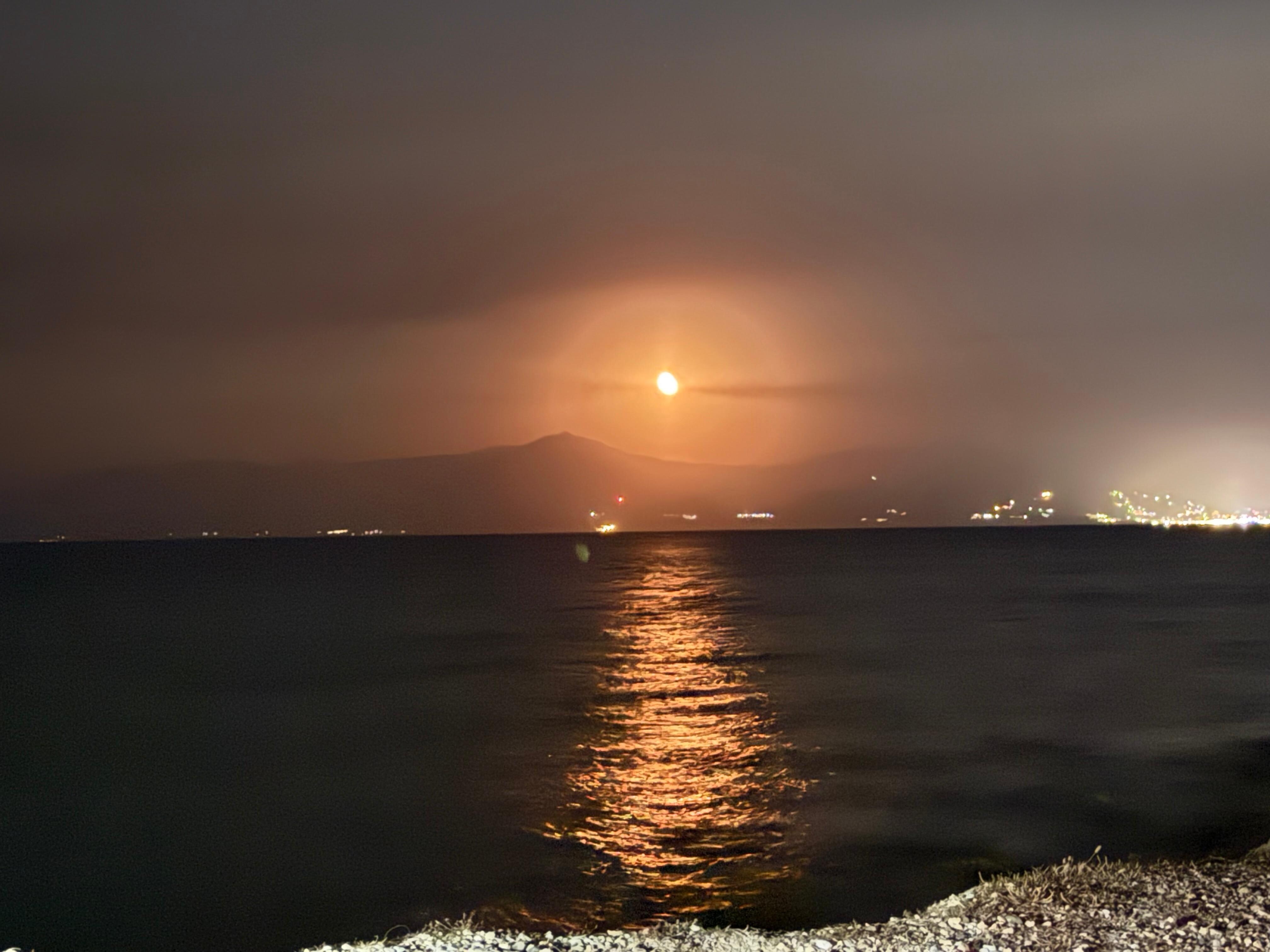 The moon on Santa Maria Beach