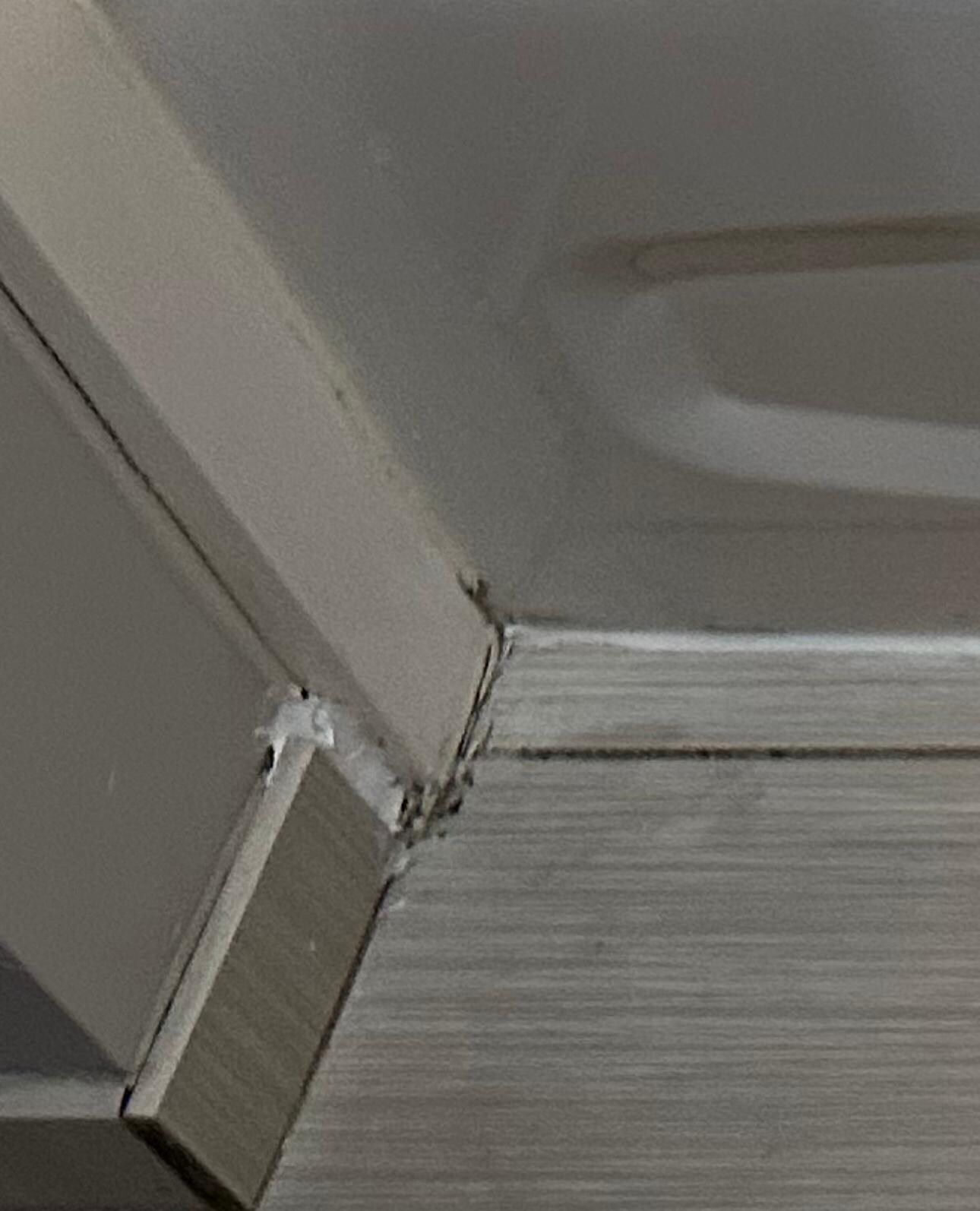 Corner on the ground by the tub