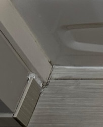 Corner on the ground by the tub