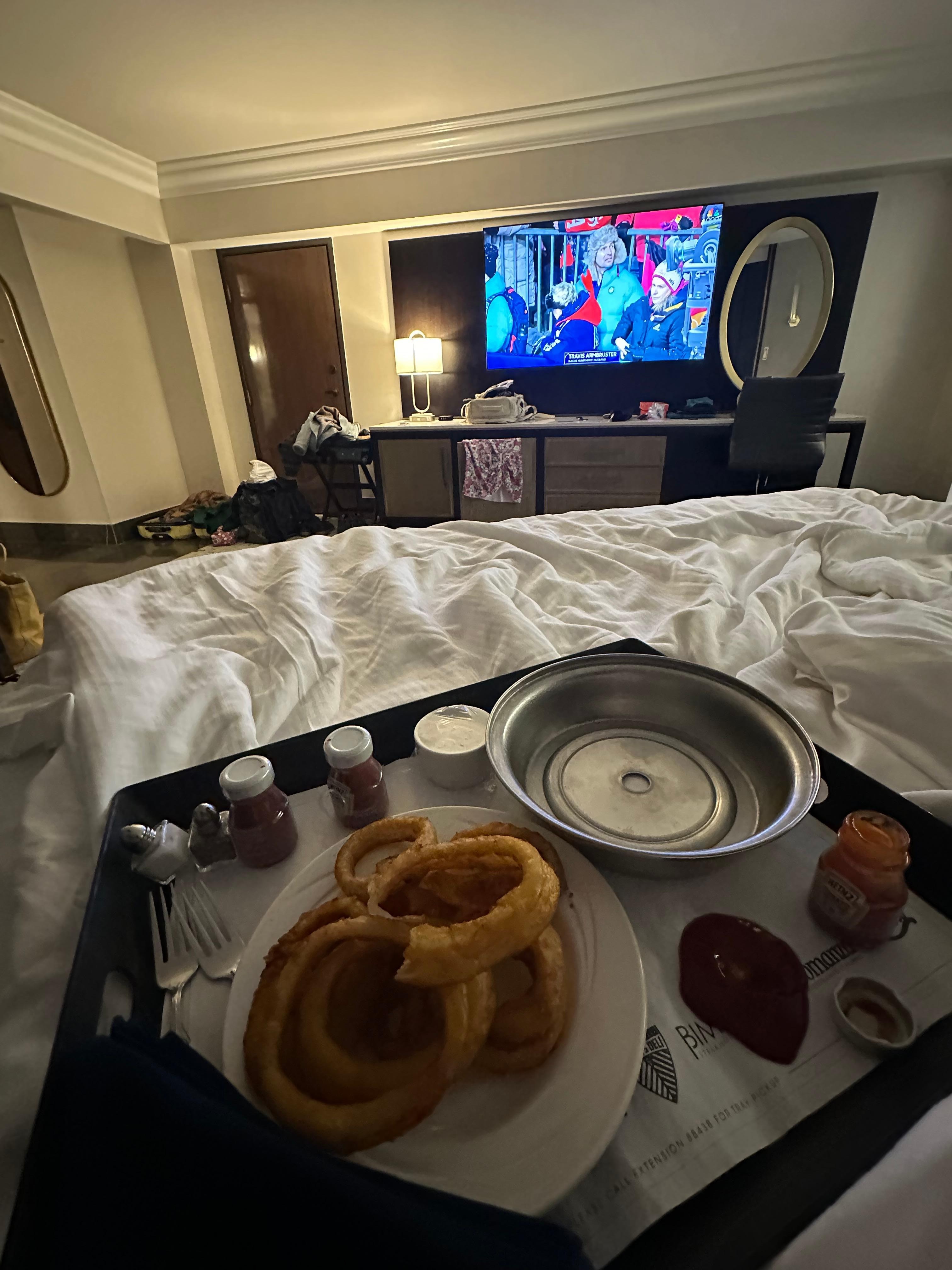Great room service! Onion rings are great. 