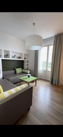 Balcony room w/living room
