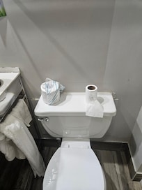 No tissue holder