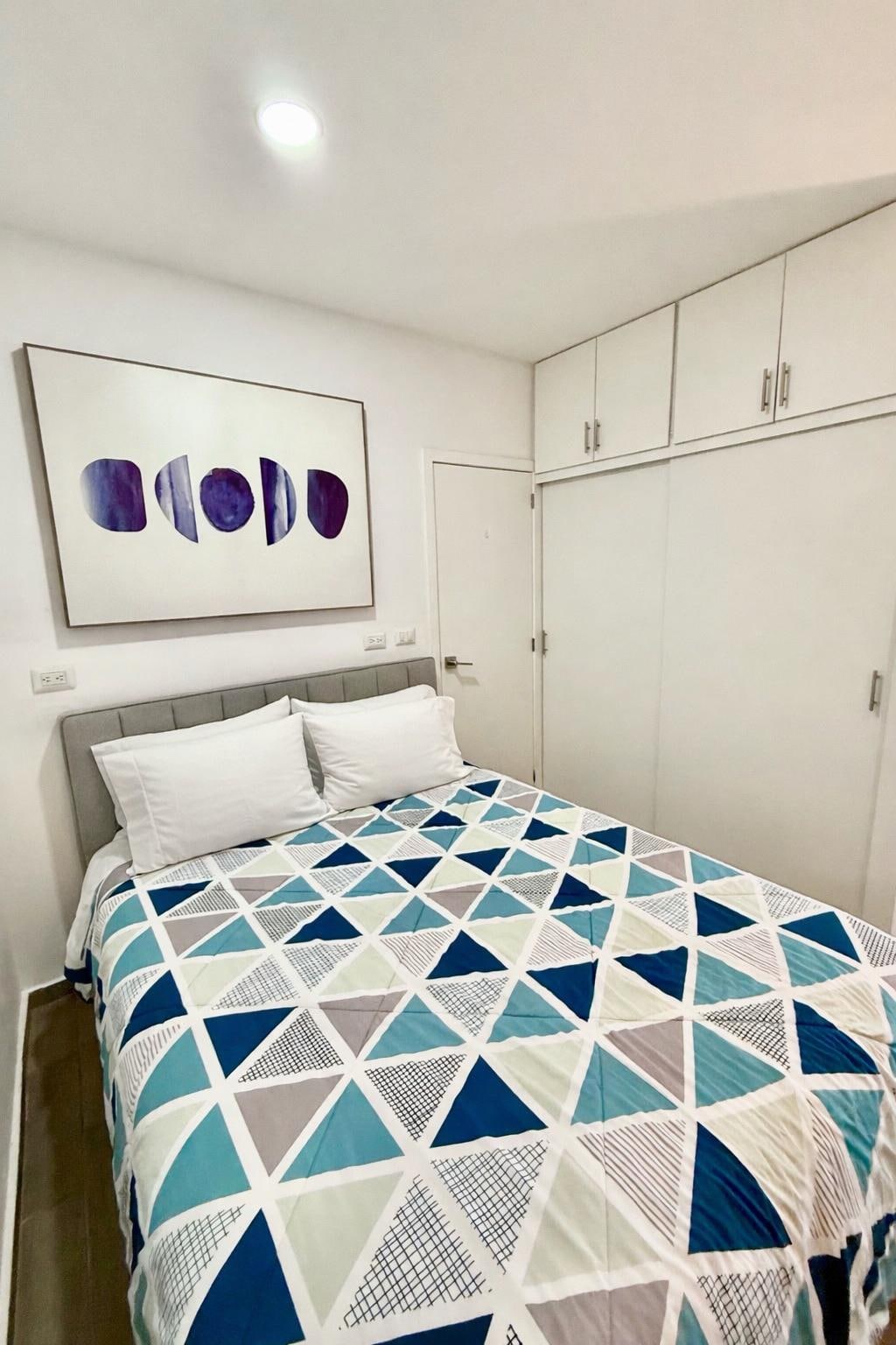 Habitación pulcra muy limpia tenía hasta almohadas extras 