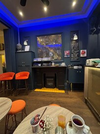 The breakfast room.