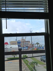 Location was great! Close to food, fun and the beach.