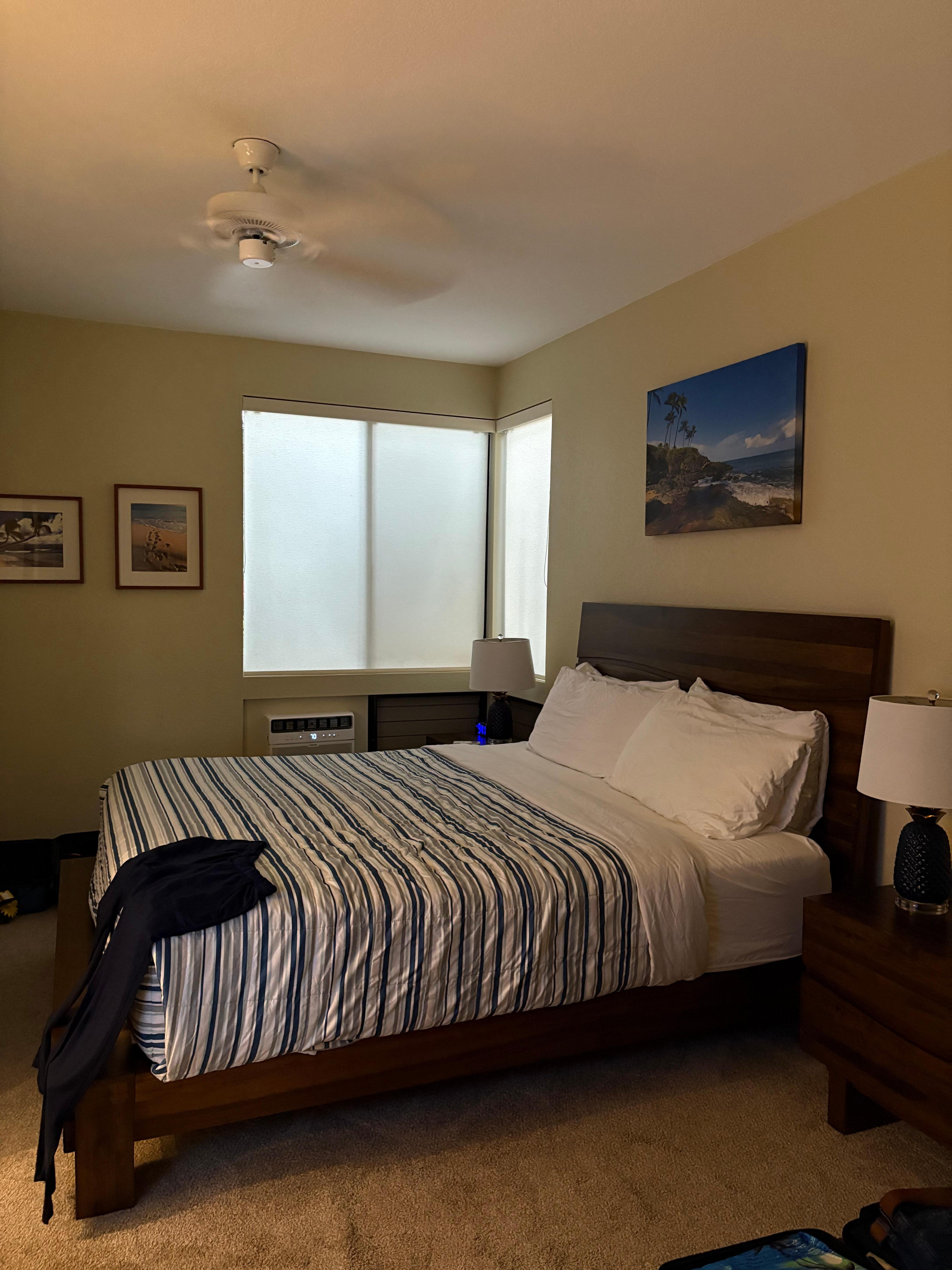 Bedroom with king size bed