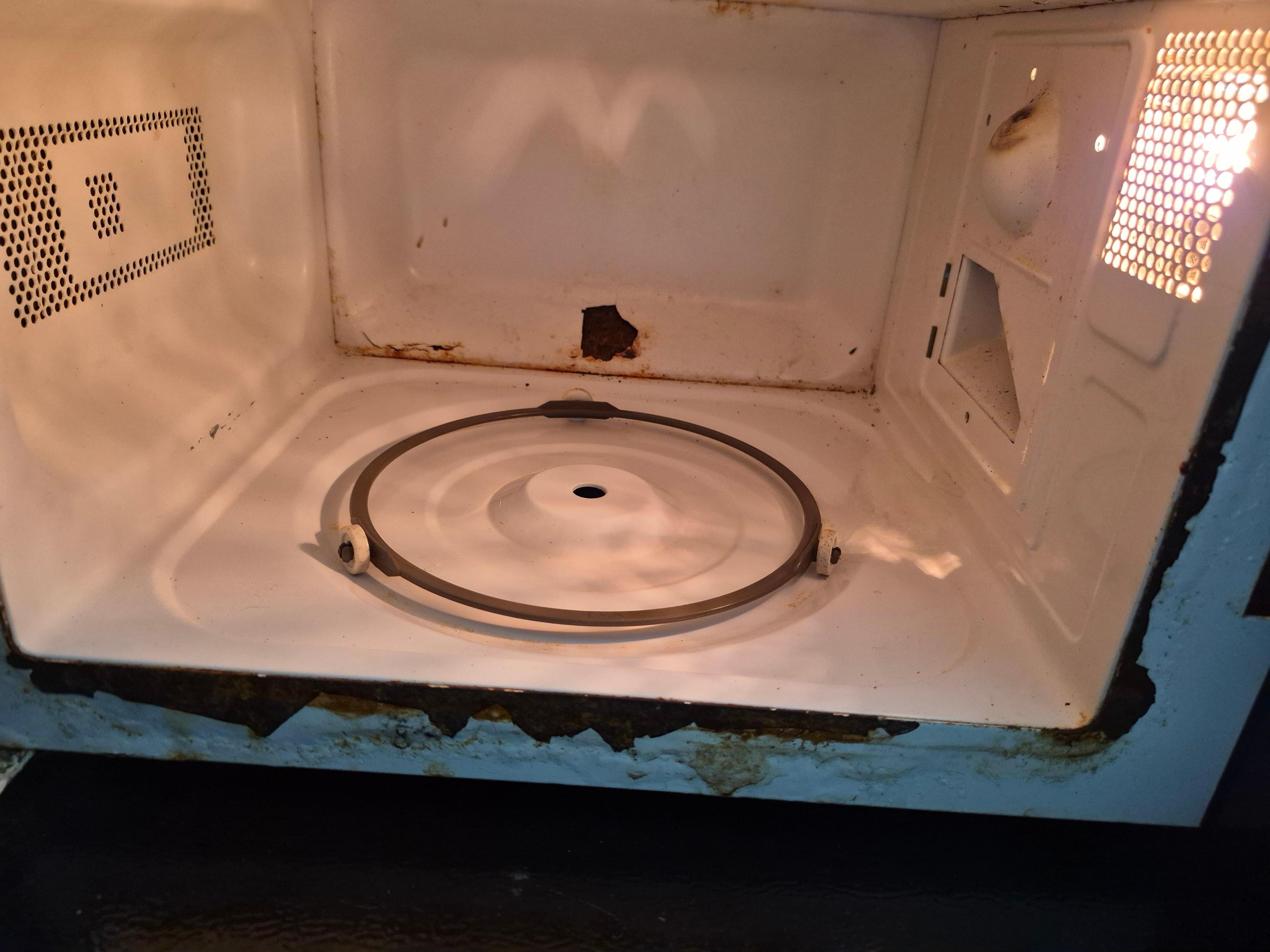 Is this much rust in a microwave dangerous? No turning so rotate food  every 30 srconds