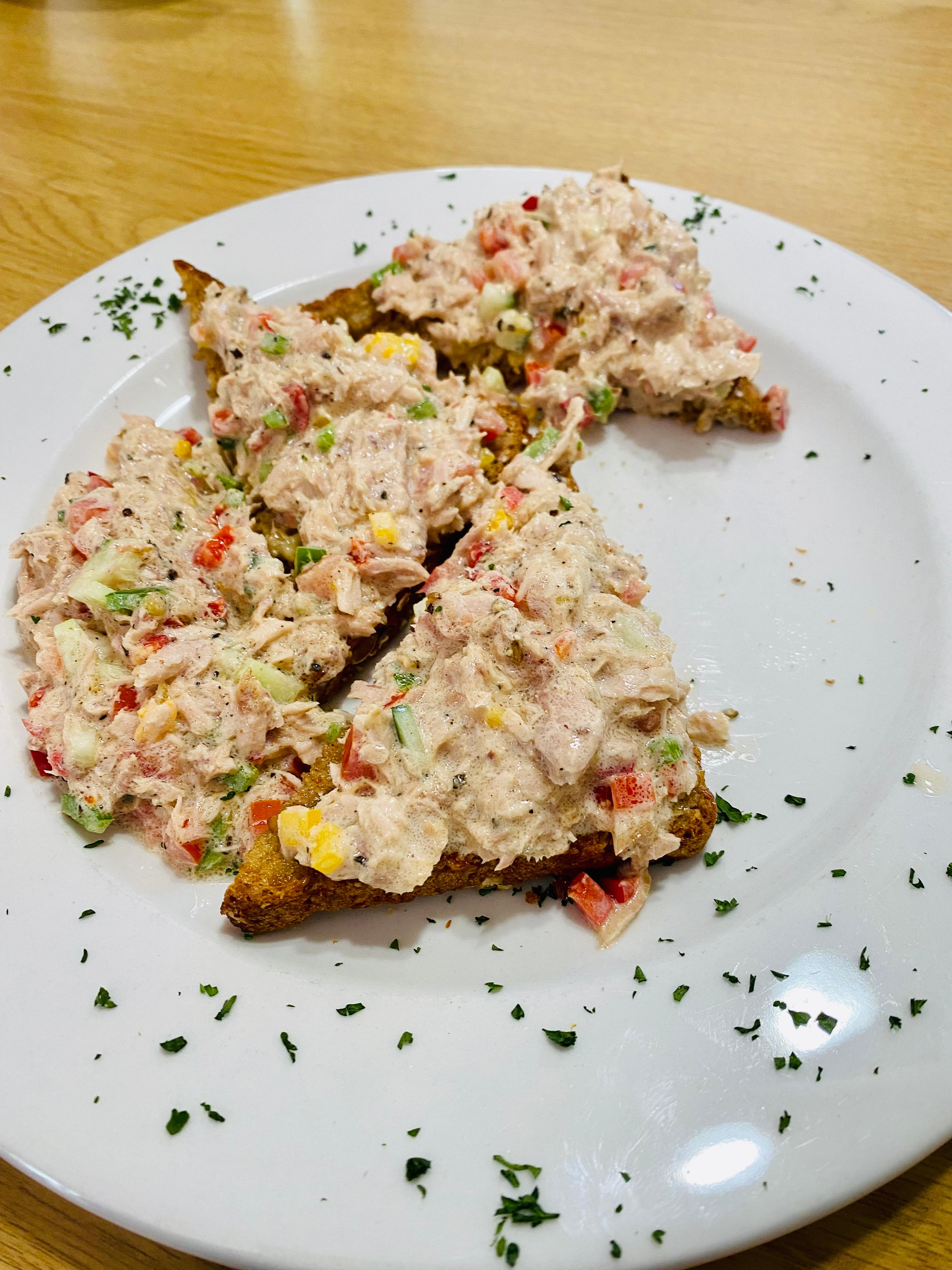 Tuna salad on rye (lunch)