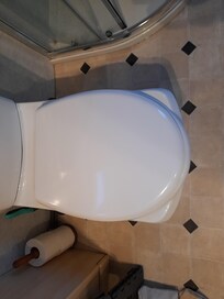 Replacement toilet seat that doesn't fit