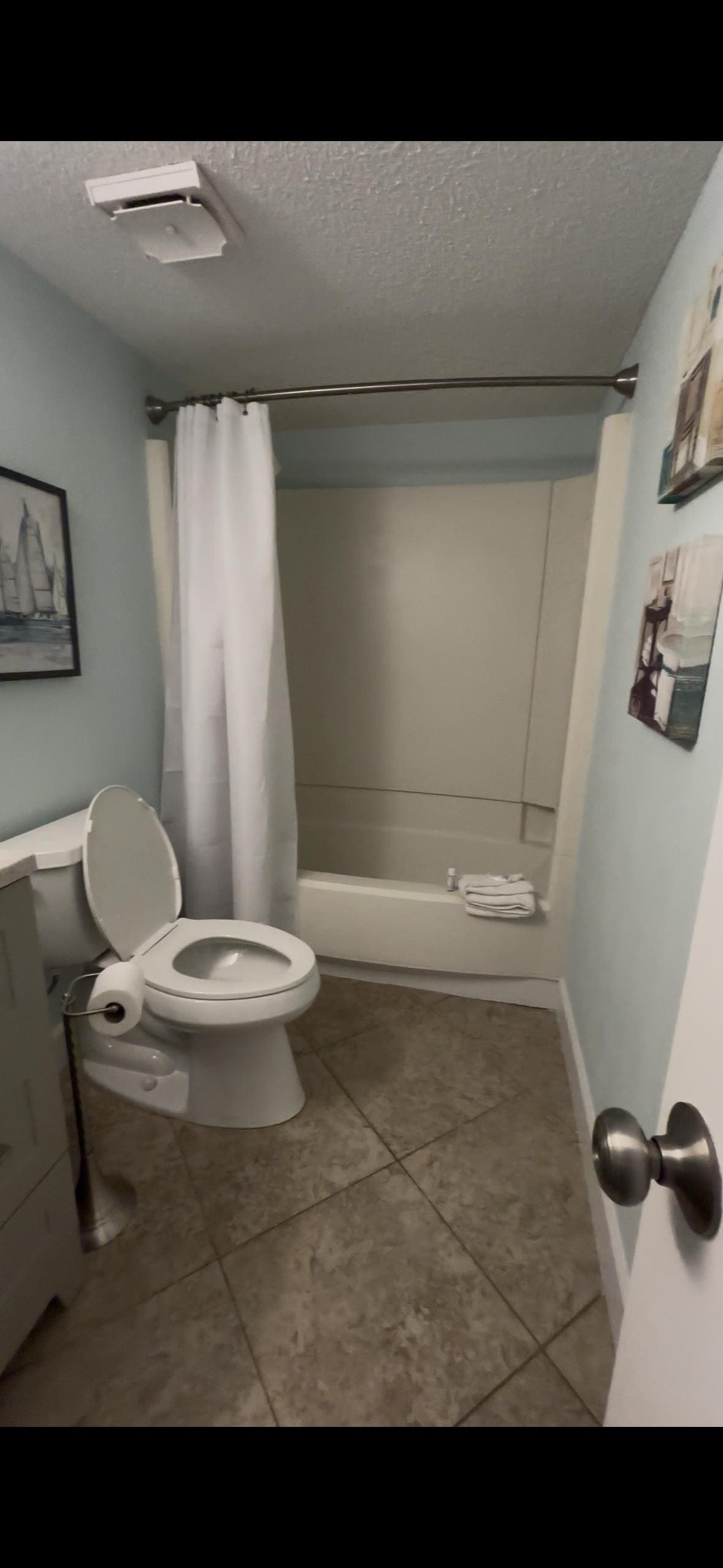 Upstairs ( 2nd bathroom)