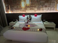 Honeymoon Suite