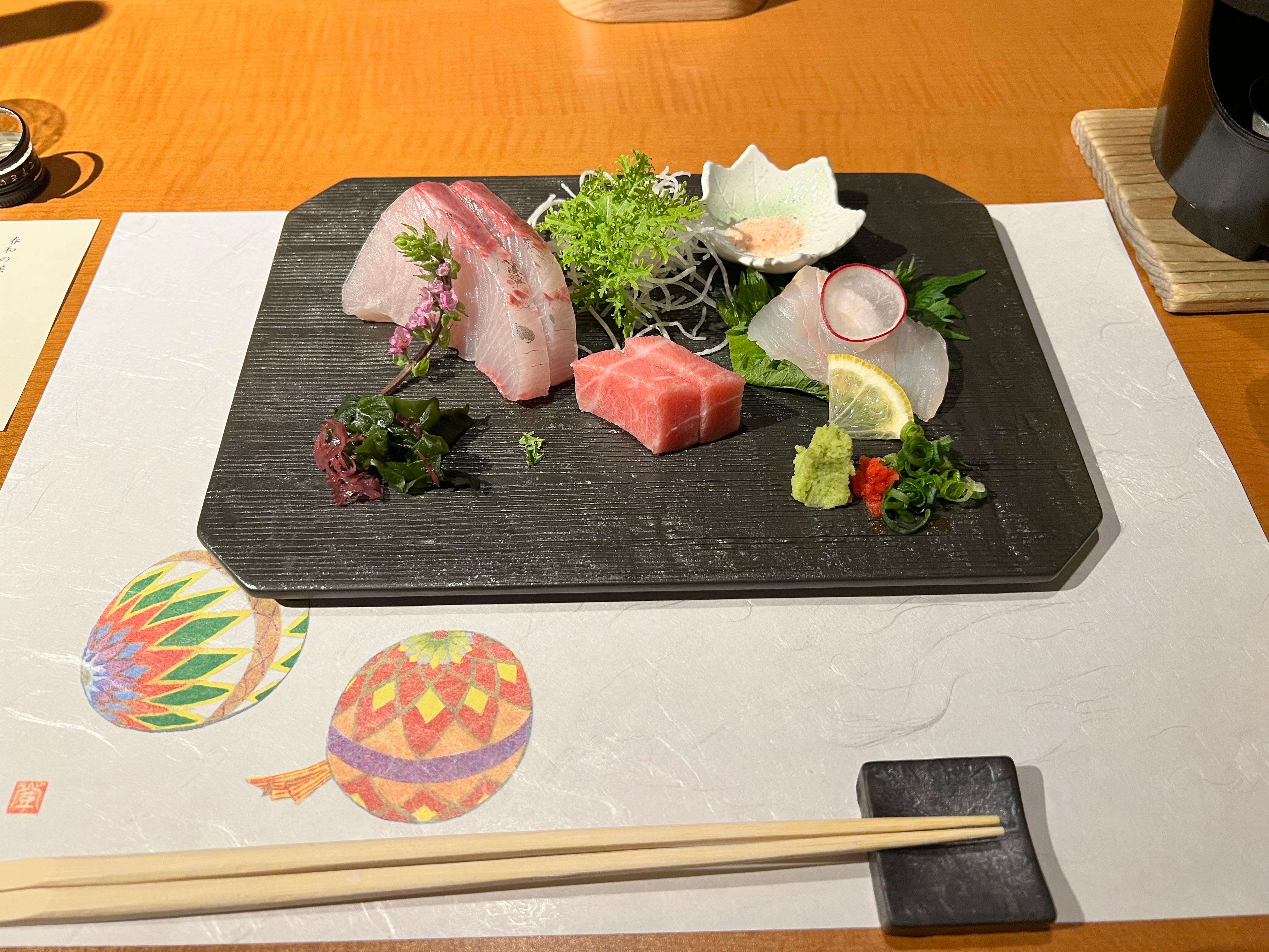 お刺身。厚切りでしっかりとした食べ応えで味わいも濃く最高でした！