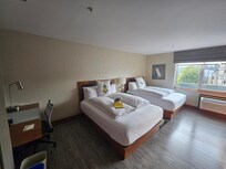 Very clean room.