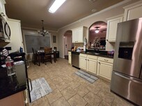 Kitchen room with lots of room to cook in