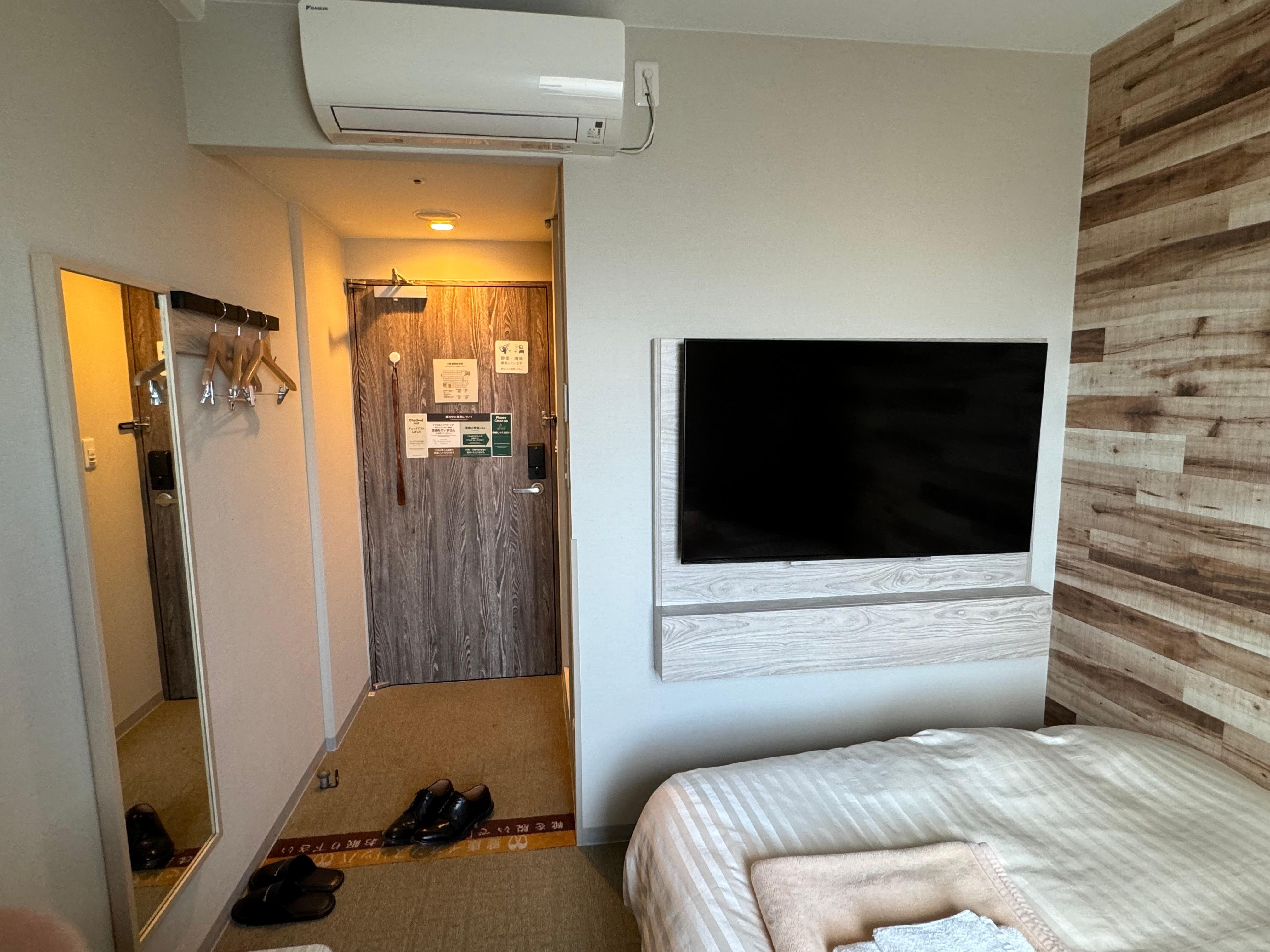 部屋はコンパクトだが不自由ない