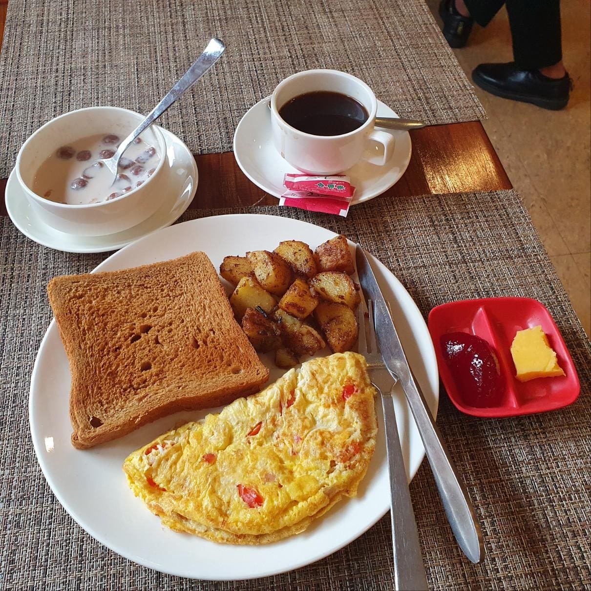 아침식사, 2가지 종류 중 하나. 2가지 종류 다 맛있구요. 