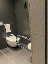 Bagno belle,solo 1 o 2 cose da modificare per la persona con disabilitĂ . Il resto tutto perfetto
