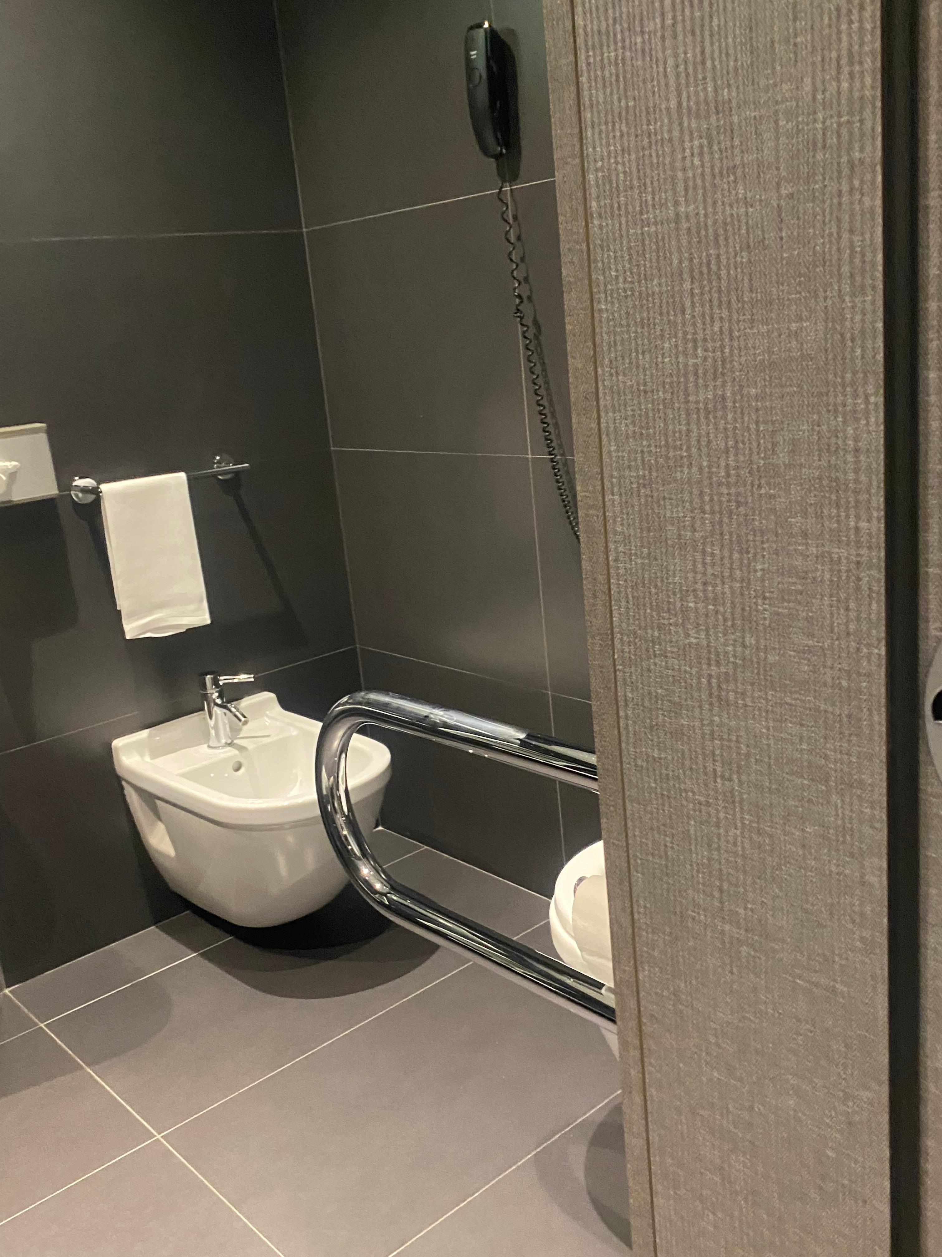 Bagno belle,solo 1 o 2 cose da modificare per la persona con disabilità. Il resto tutto perfetto