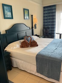 The little touches from the room cleaners are great and they do an excellent job keeping the room tidy