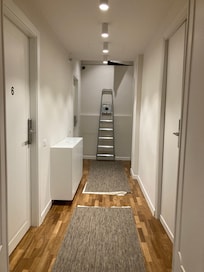 Corridor seems in continued renovation