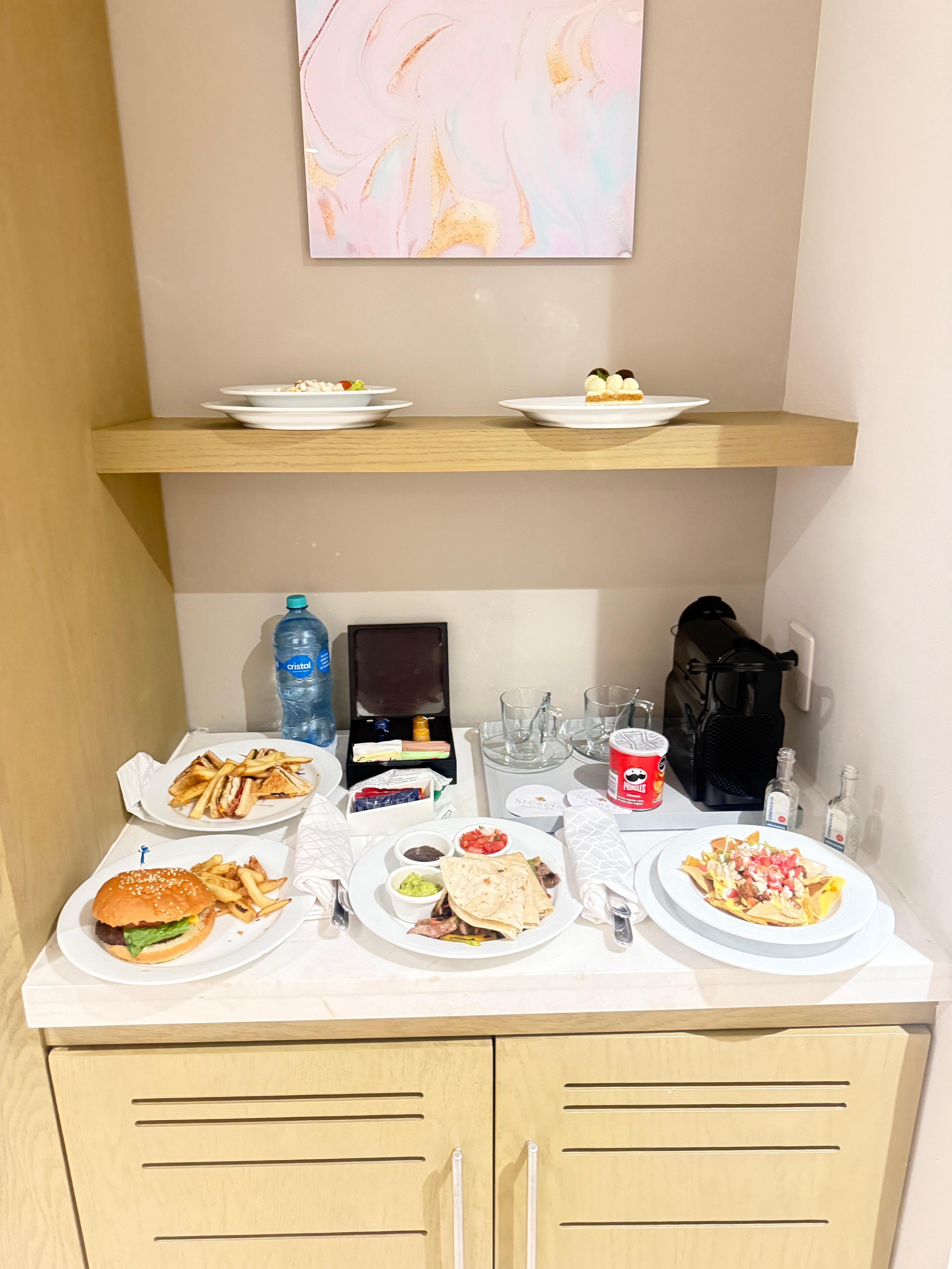 After the club room service because โhell yeahโ ๐บ๐