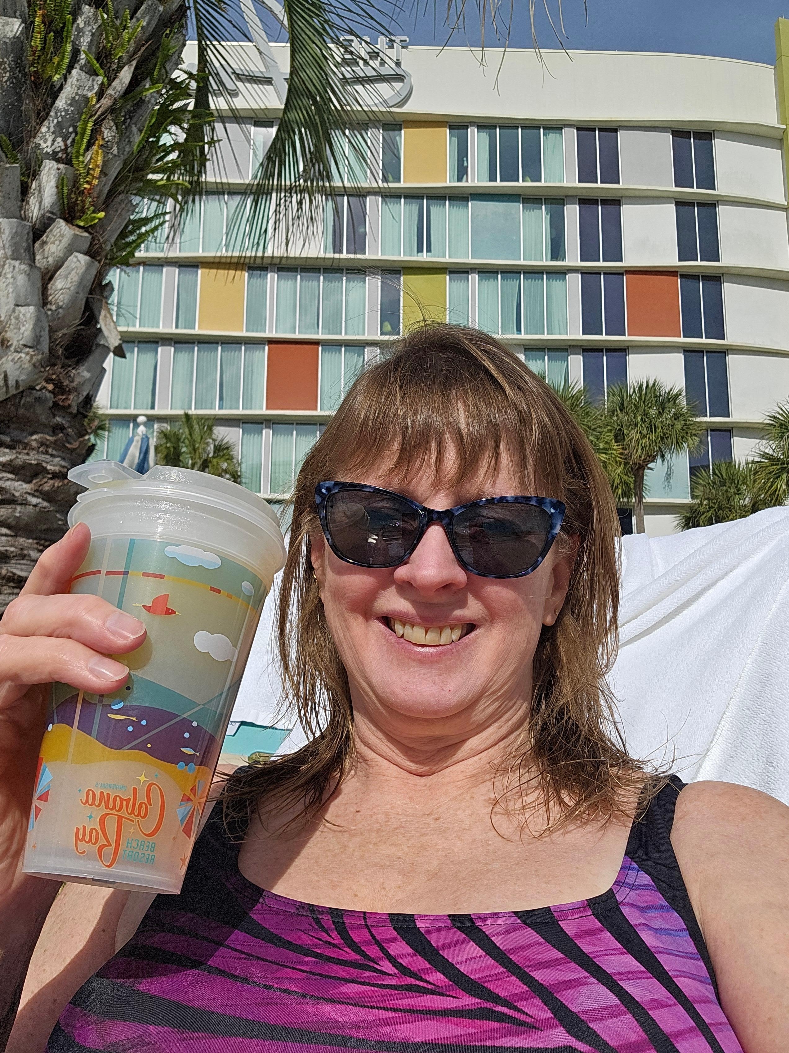 It's always 5 o'clock at the pool 😀