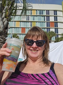 It's always 5 o'clock at the pool 😀