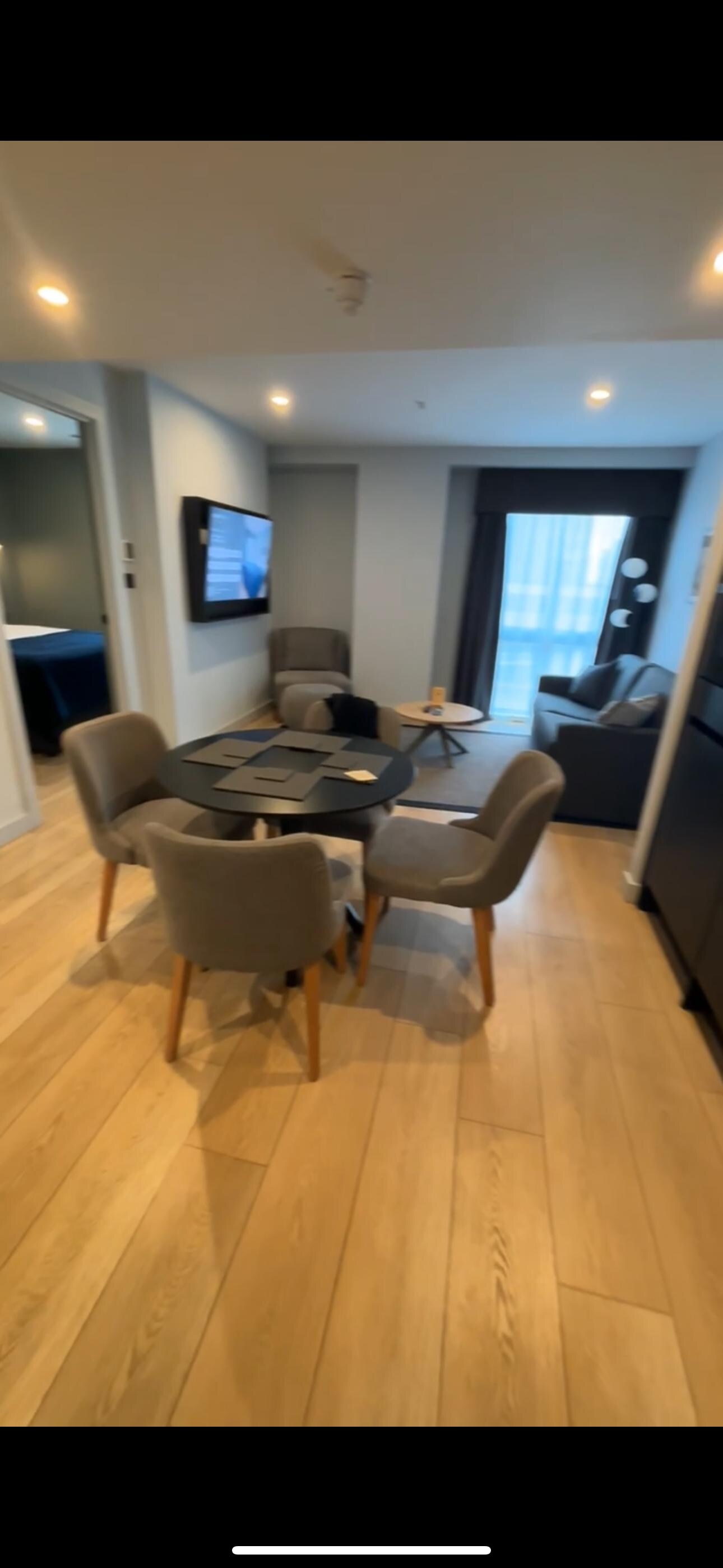 Lounge/dining area