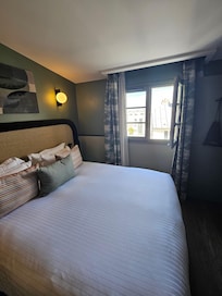 The room on 7th floor