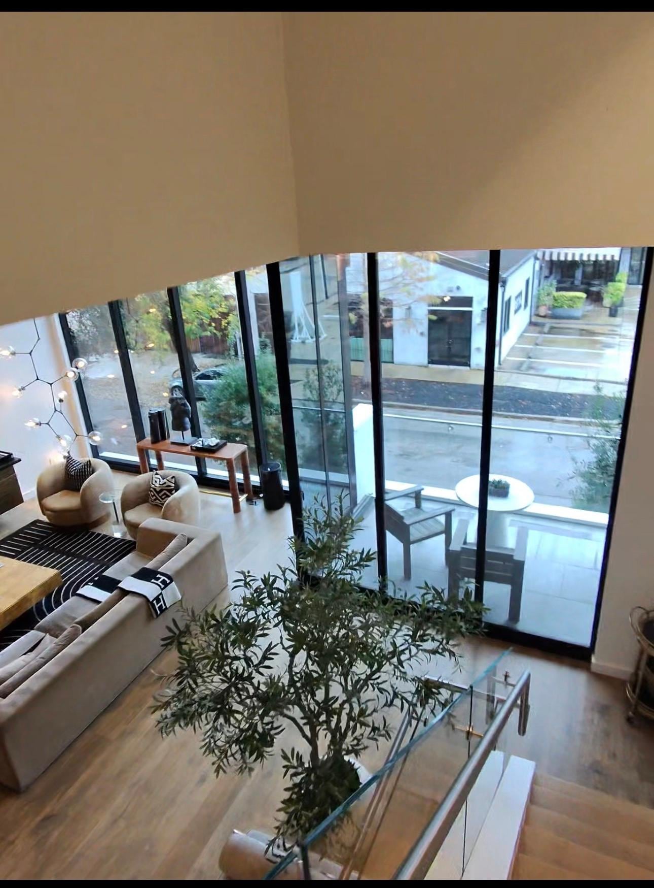 Beautiful decor and ambiance through the house!