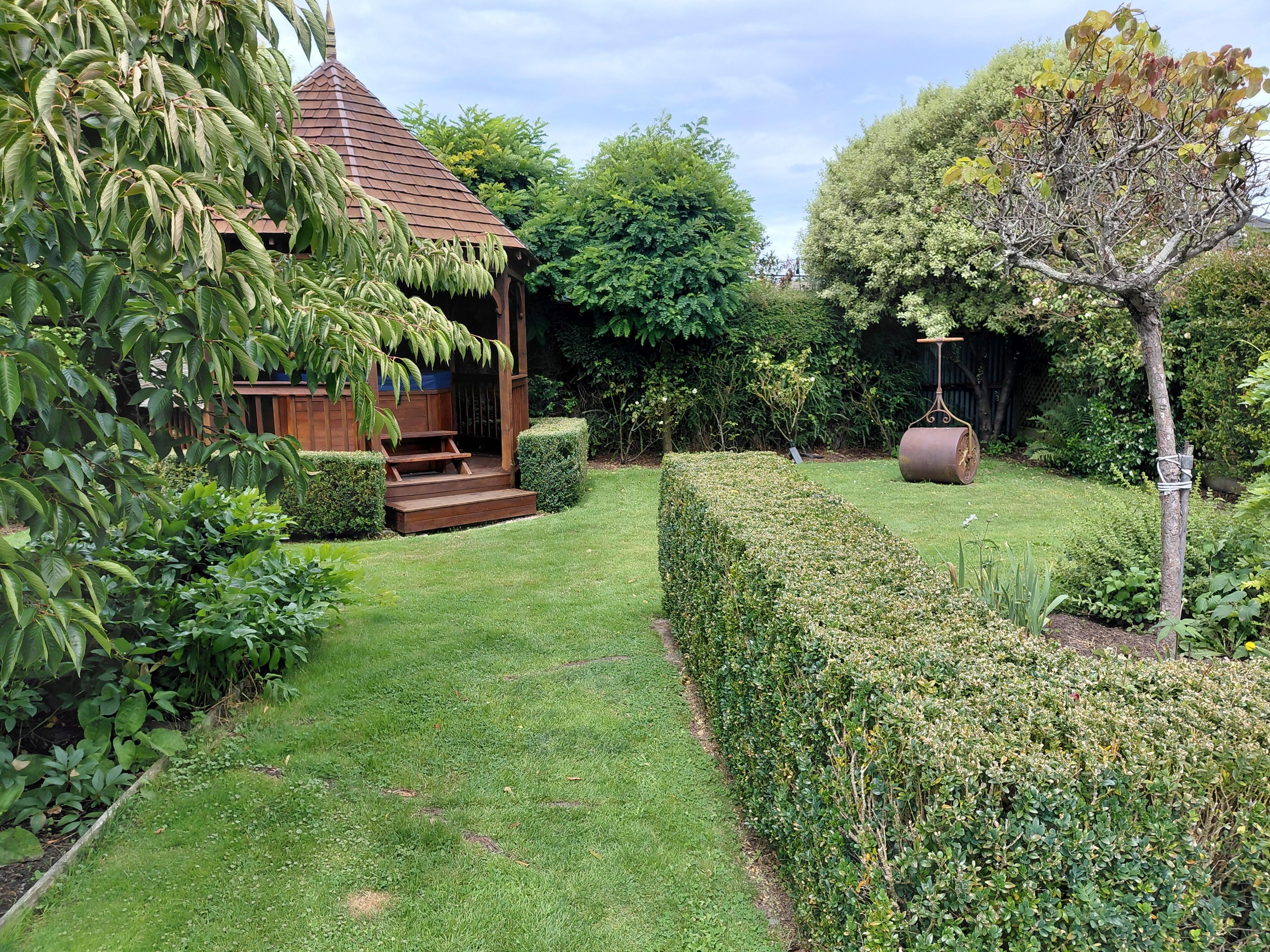 Hot tube in the garden was lovely . Soaked away travel aches.