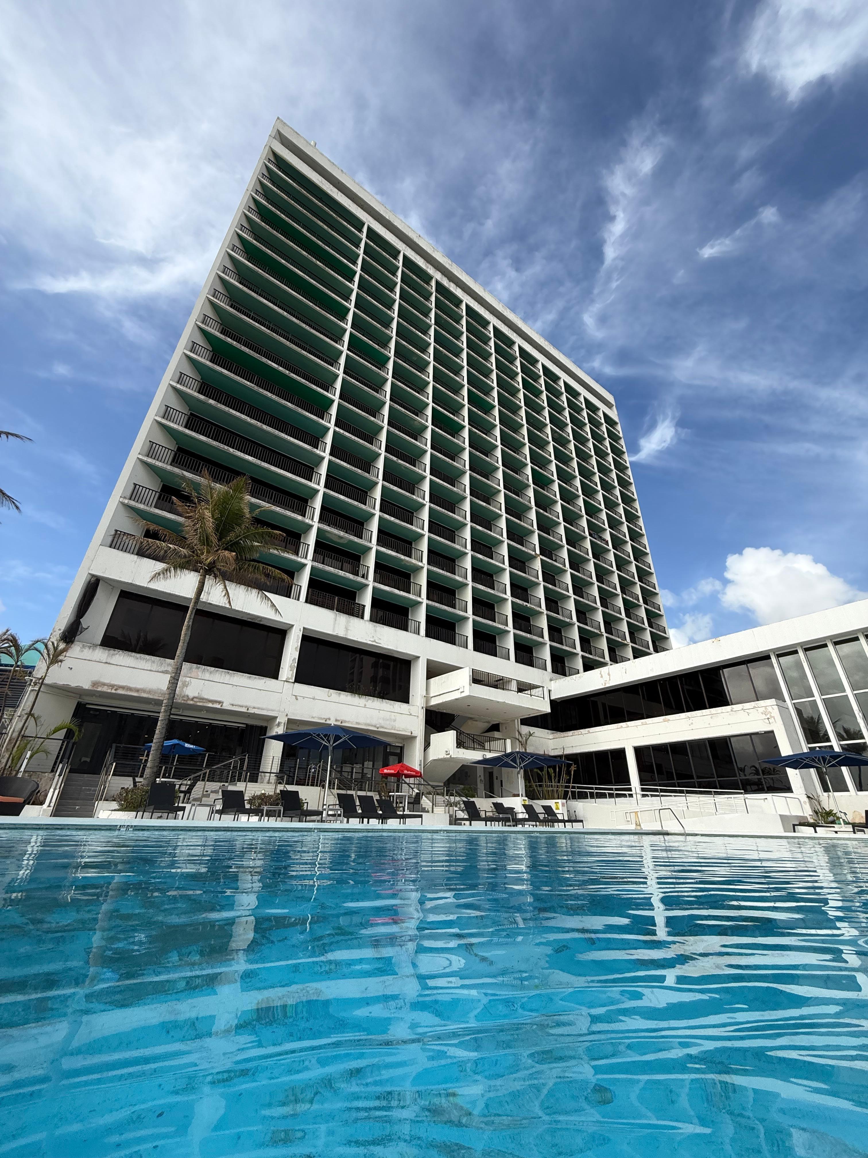 Infinity pool