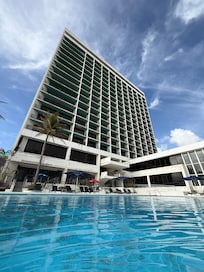 Infinity pool
