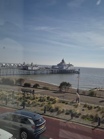Beautiful picture of the pier.