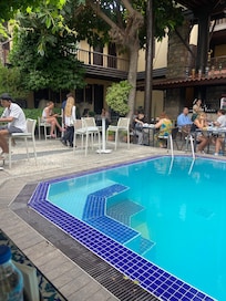 Lite basseng i resepsjonsområdet.