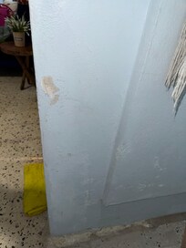 Peeling paint (unsafe)