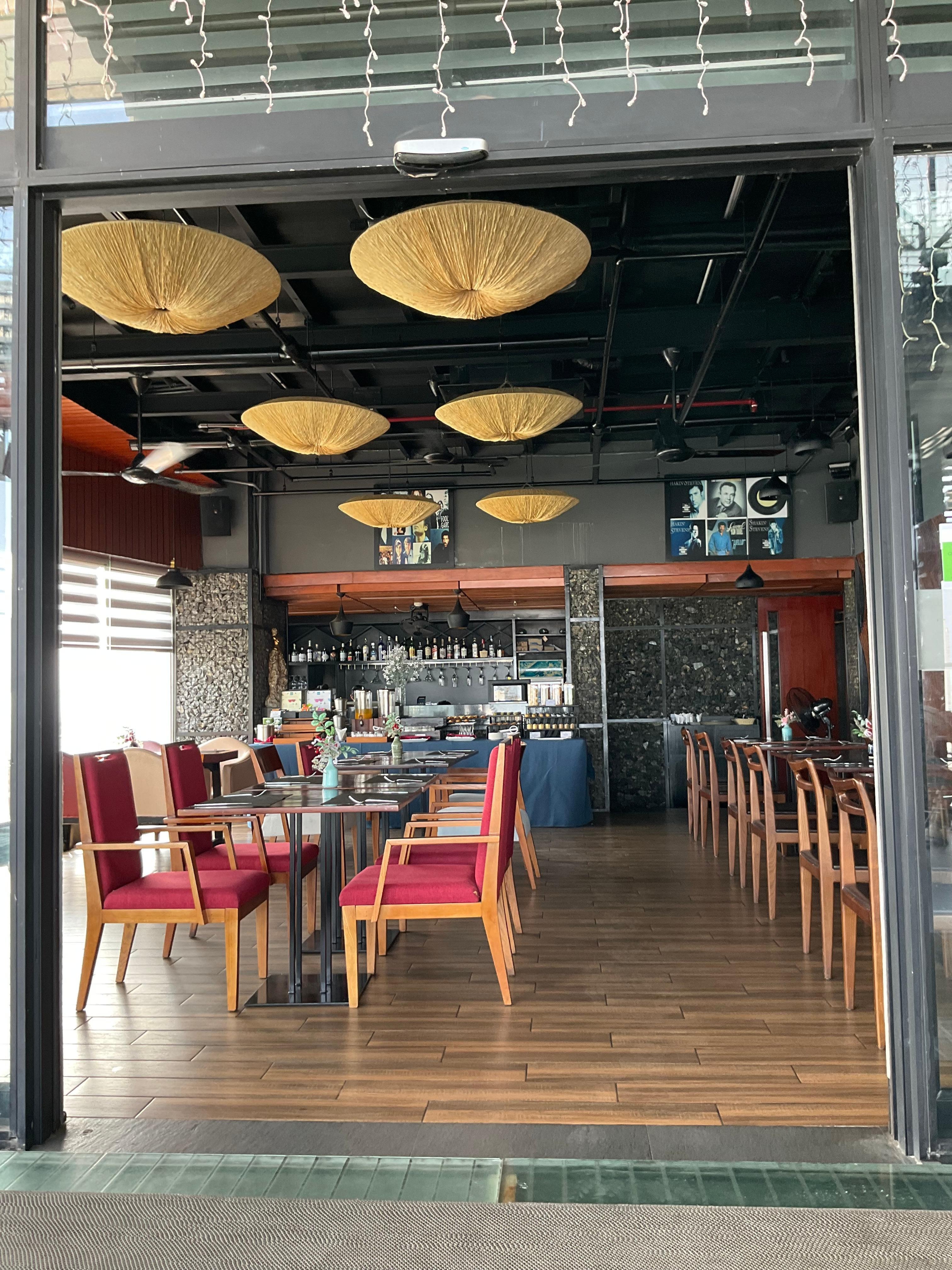 Lounge at the top
Nice live music