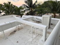 Aussicht vom Balkon auf die unüberhörbare Lüftung.
