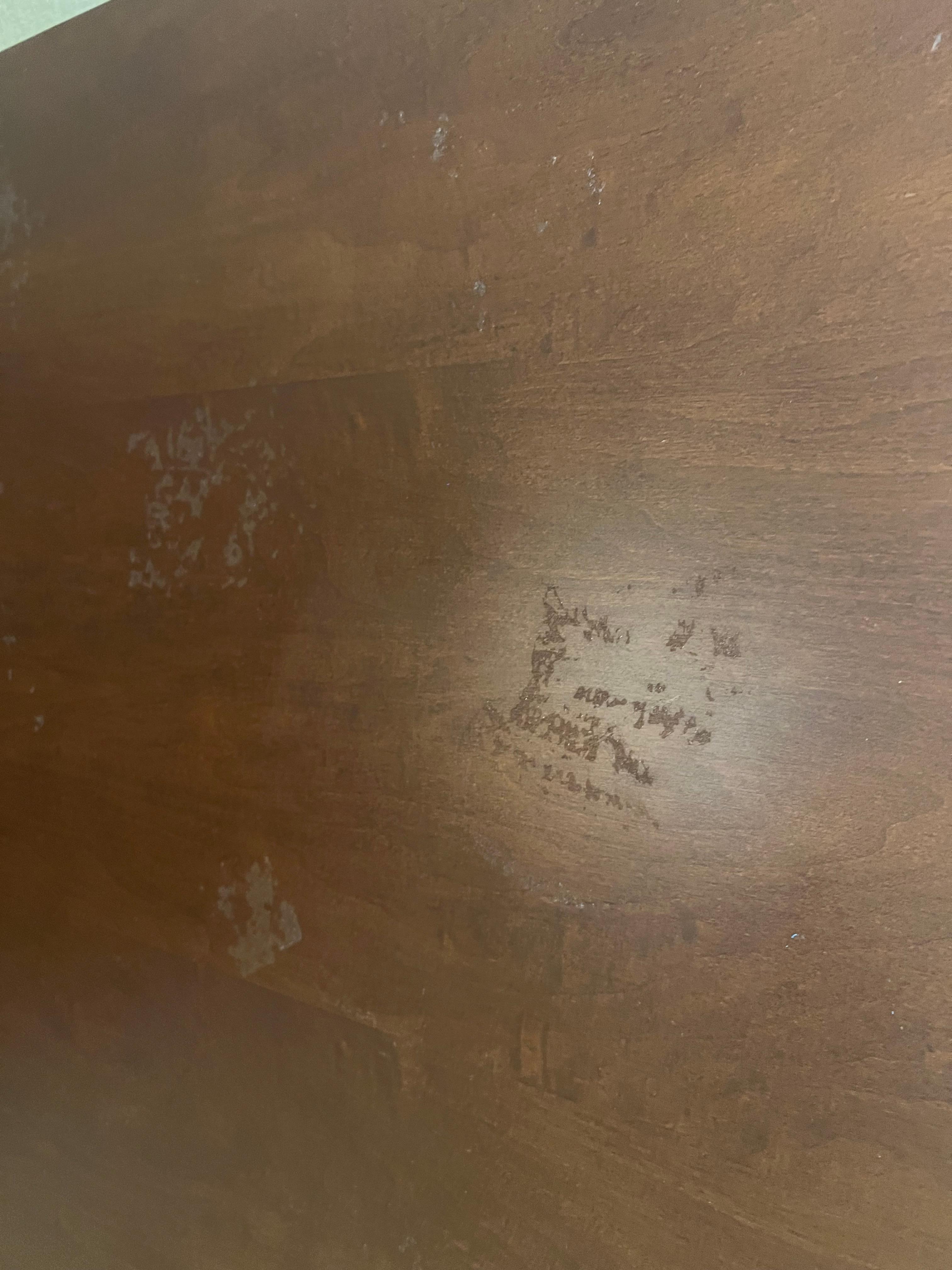 Nail polish and glue on the desk 