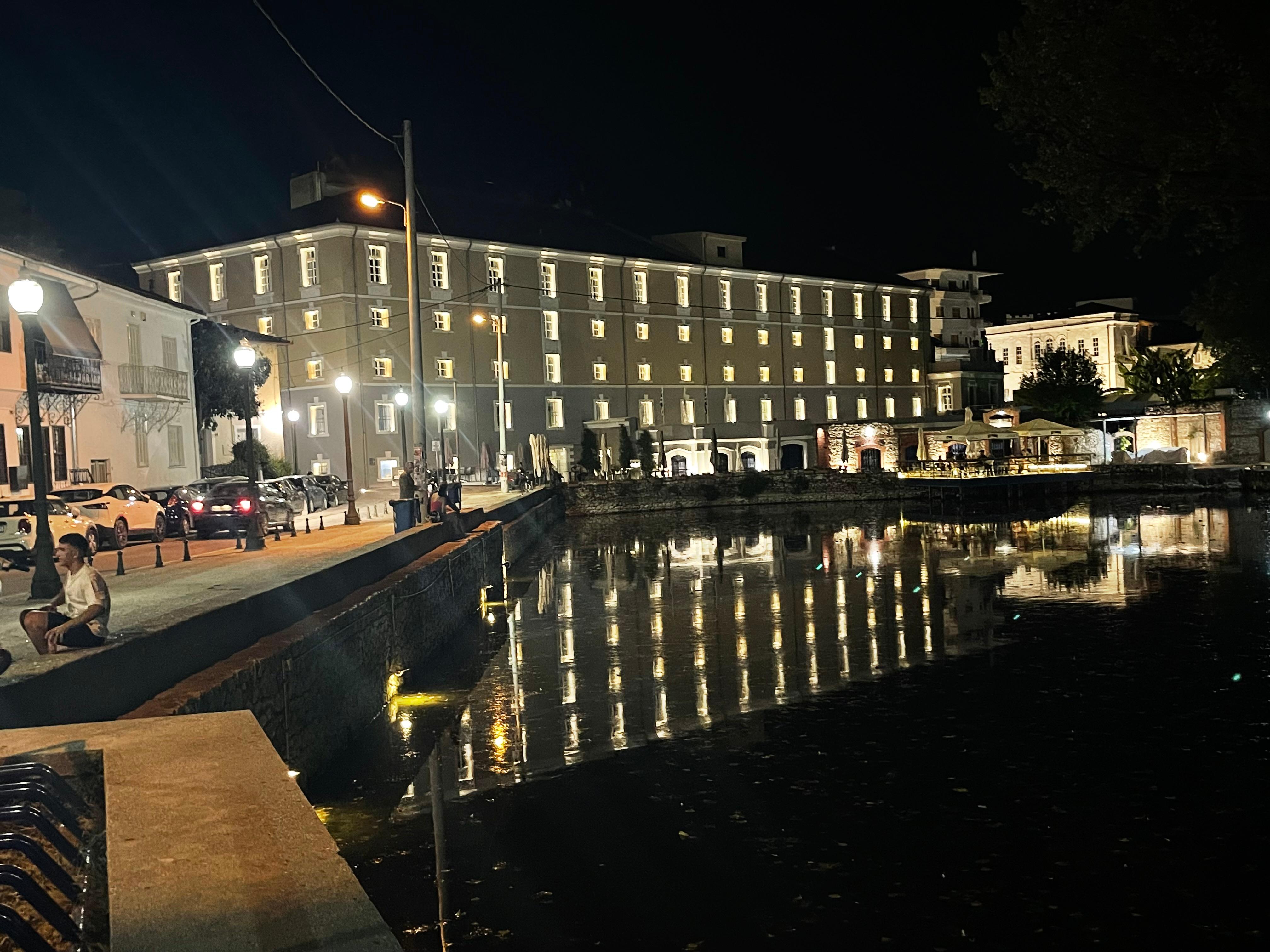 Night view of the hotel 