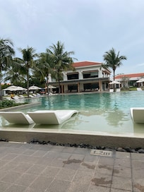 Second pool area