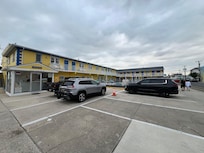 Front view of the hotel, very conveniently located to everything in and around Wildwood