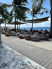 Papagayo beach club