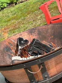 Our first fire the first night and the log already told us weâd love it đ„°