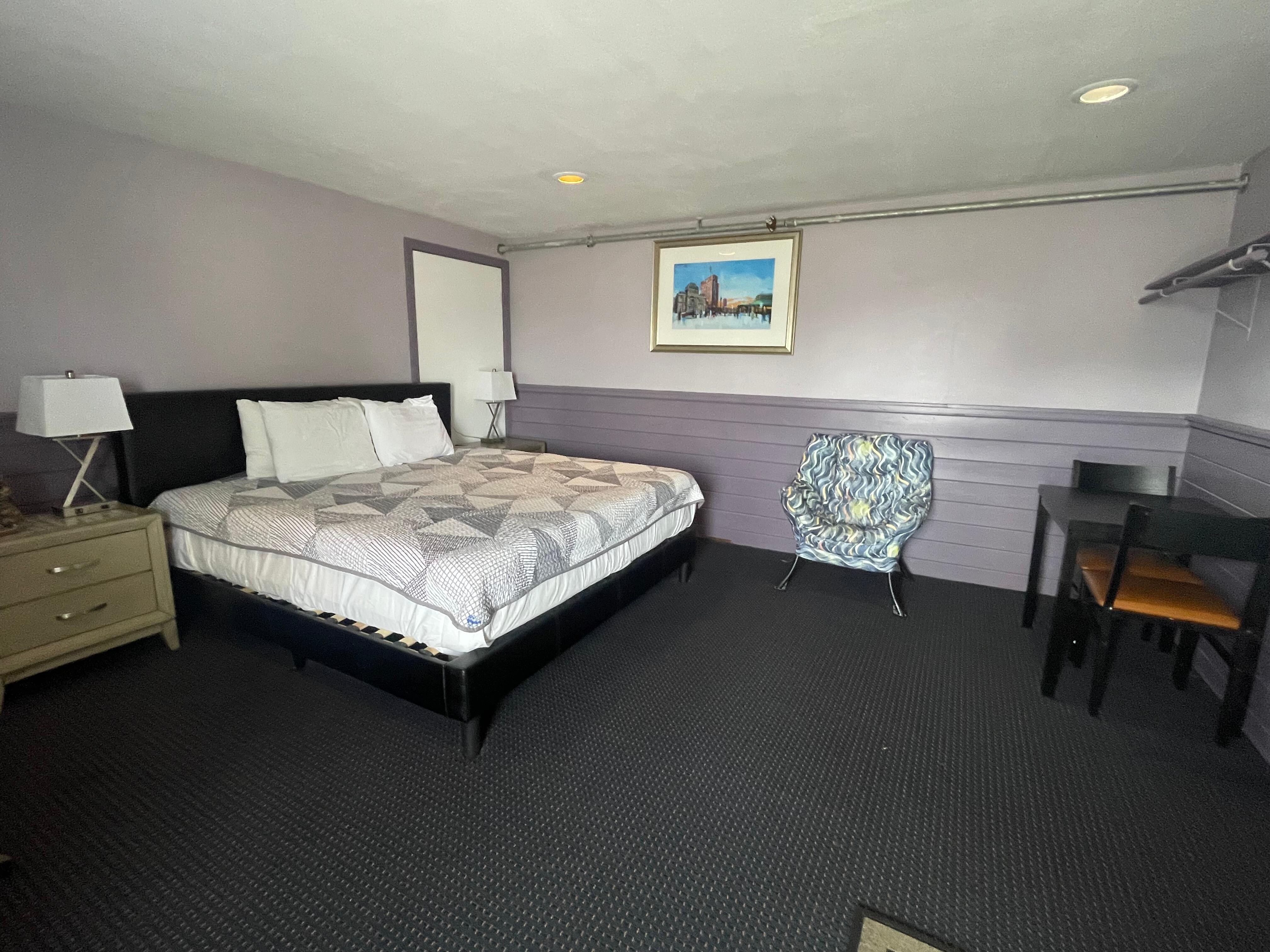 King bed with jacuzzi