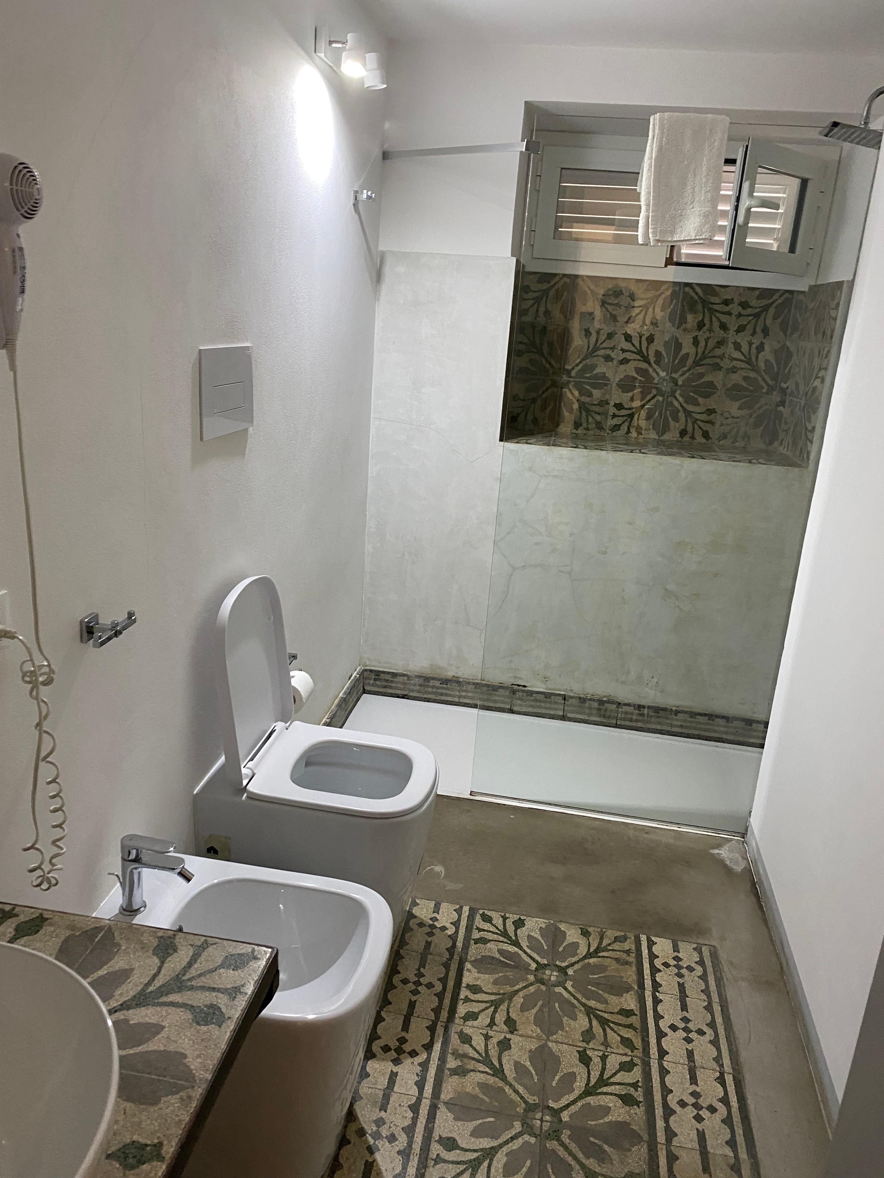 Very functional restroom 