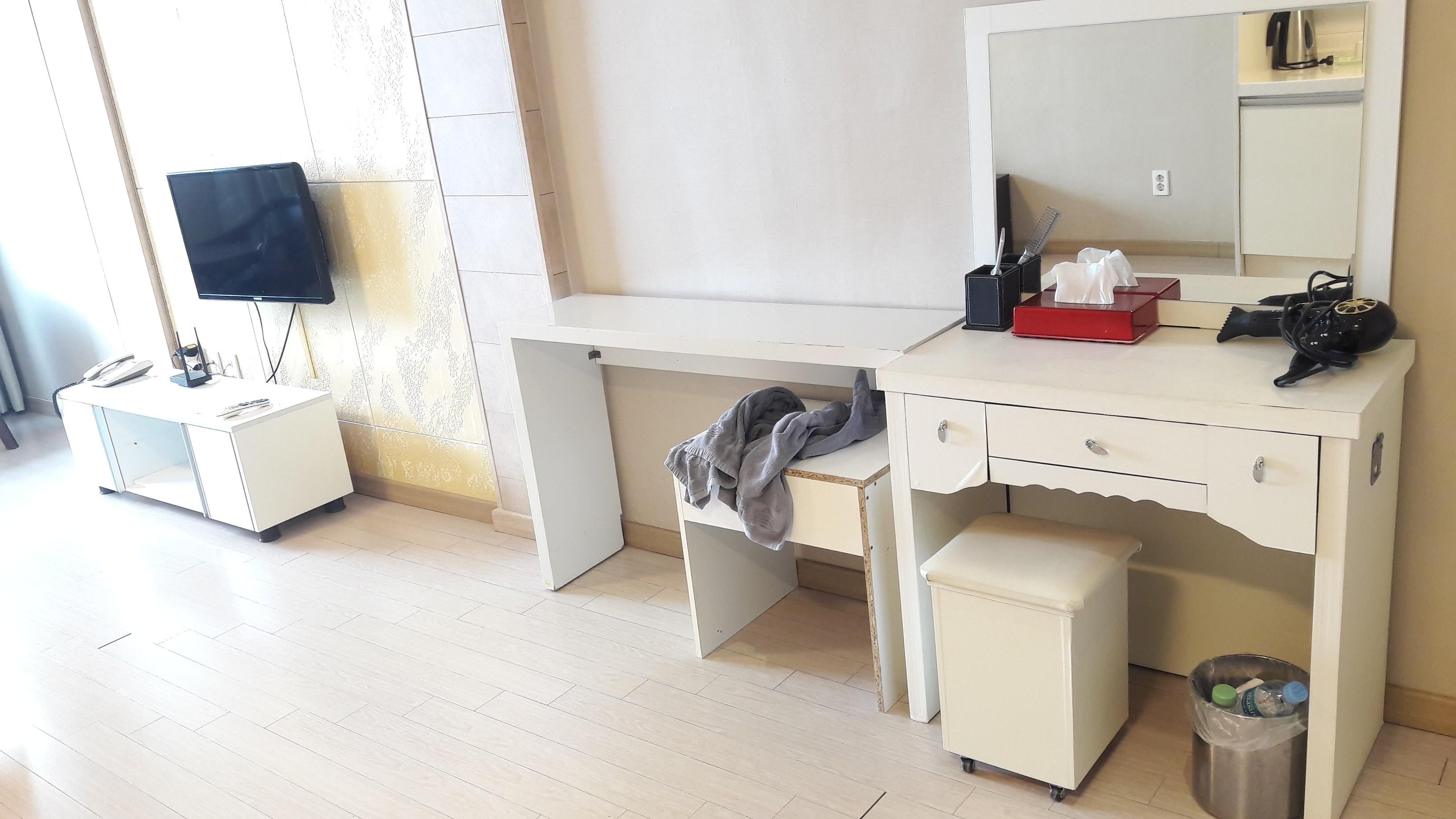 거울이 서서 볼때 전체적인 체크에 약함