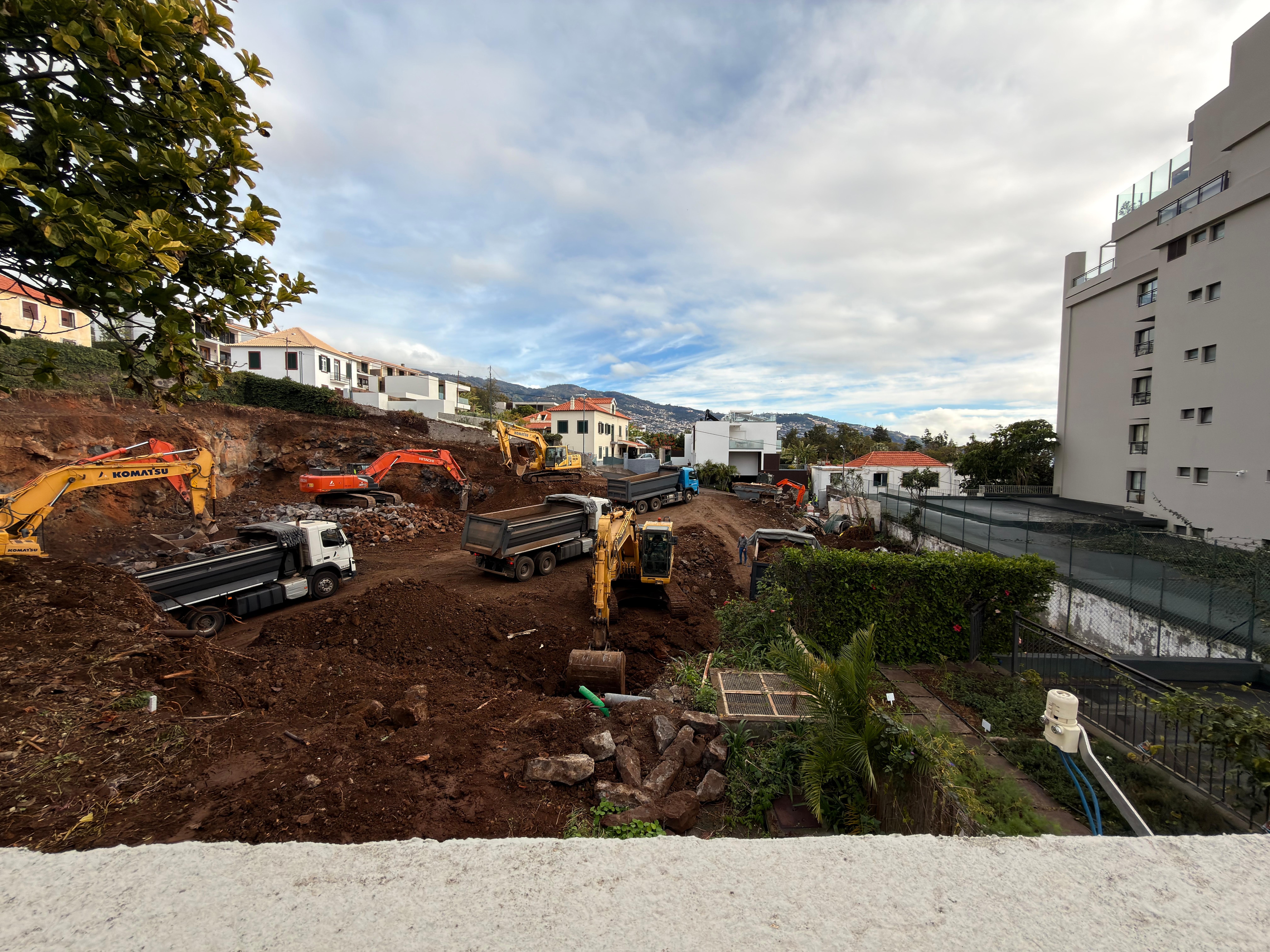 Baustelle hinter dem Hauptgebäude
