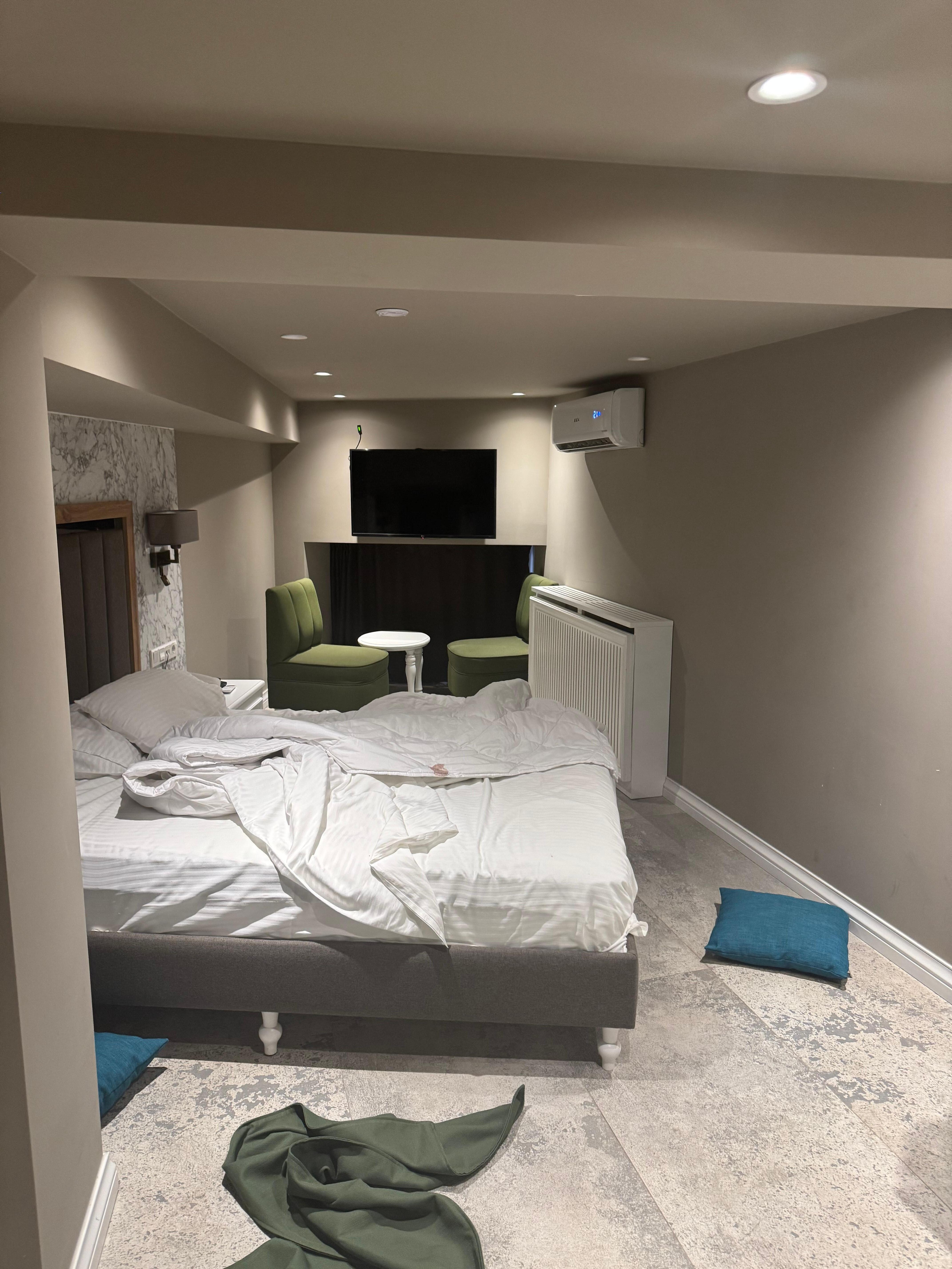 Tiny room with widow facing wall